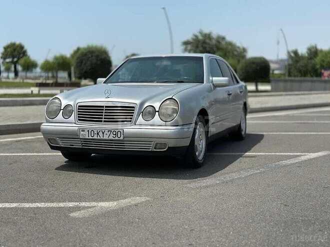 Mercedes E 220 1999, 298,000 km - 2.2 l - Bakı