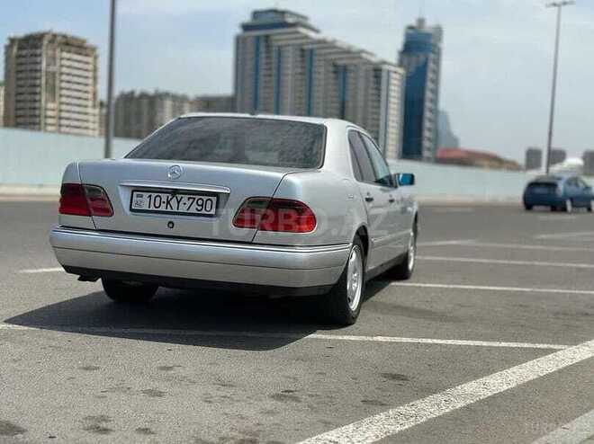Mercedes E 220 1999, 298,000 km - 2.2 l - Bakı