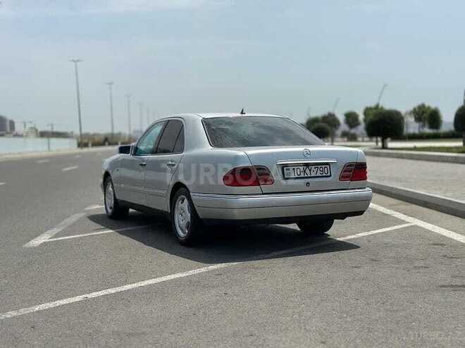 Mercedes E 220 1999, 298,000 km - 2.2 l - Bakı