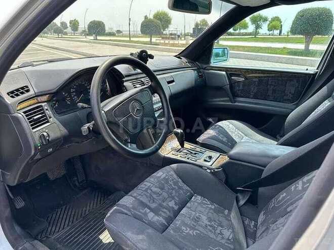 Mercedes E 220 1999, 298,000 km - 2.2 l - Bakı