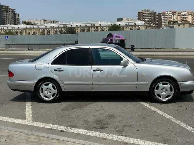 Mercedes E 220 1999, 298,000 km - 2.2 l - Bakı