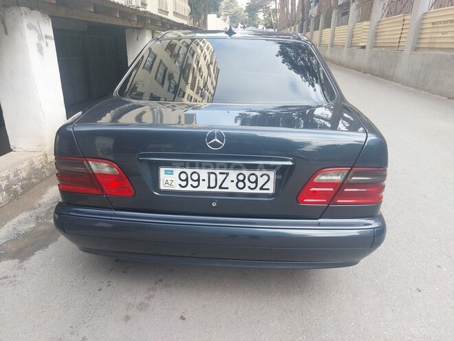 Mercedes E 220 1999, 356,150 km - 2.5 l - Bakı
