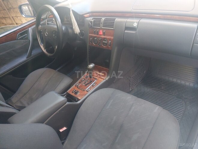 Mercedes E 220 1999, 356,150 km - 2.5 l - Bakı