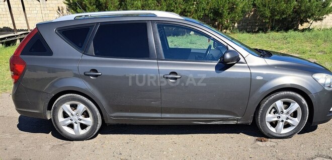 Kia Ceed 2012, 300,000 km - 1.6 l - Ucar