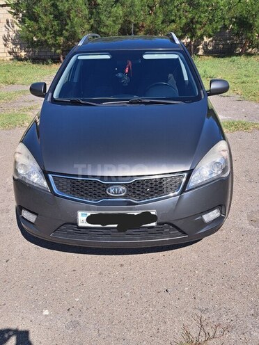 Kia Ceed 2012, 300,000 km - 1.6 l - Ucar