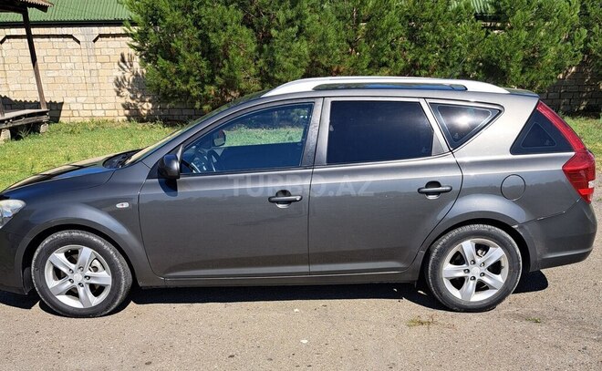 Kia Ceed 2012, 300,000 km - 1.6 l - Ucar