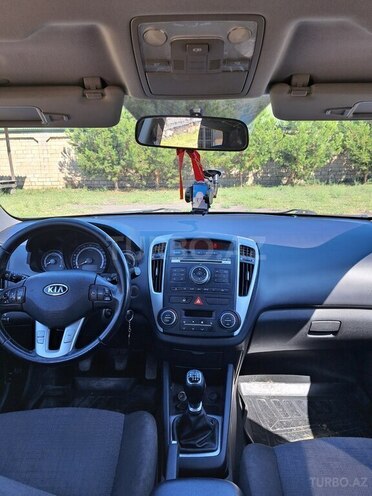 Kia Ceed 2012, 300,000 km - 1.6 l - Ucar