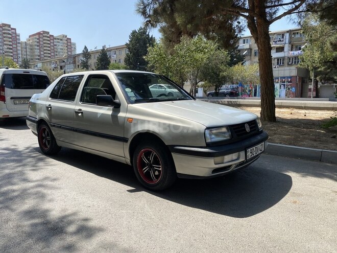 Volkswagen Vento 1994, 215,000 km - 1.8 l - Bakı