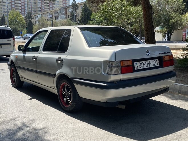 Volkswagen Vento 1994, 215,000 km - 1.8 l - Bakı