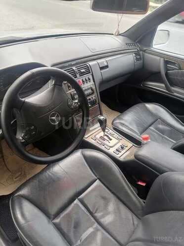 Mercedes E 240 2002, 367,000 km - 2.4 л - Yevlax