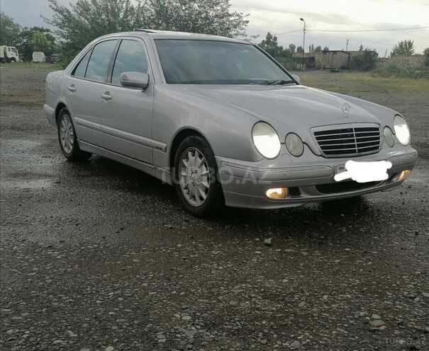 Mercedes E 240 2002, 367,000 km - 2.4 л - Yevlax