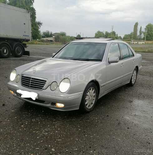 Mercedes E 240 2002, 367,000 km - 2.4 л - Yevlax