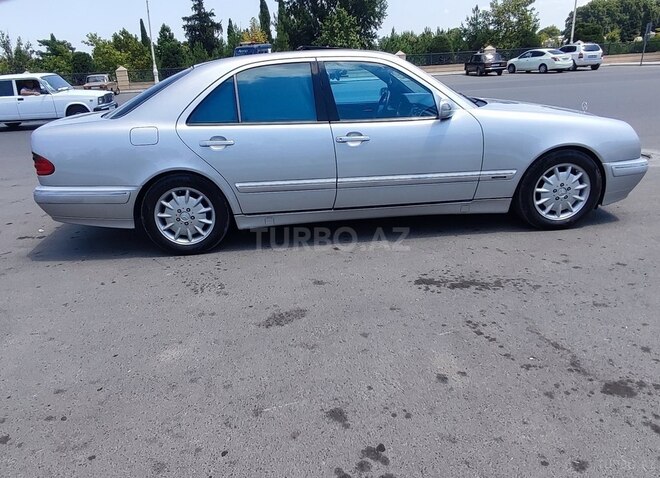 Mercedes E 240 2002, 367,000 km - 2.4 л - Yevlax