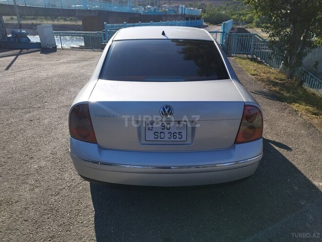 Volkswagen Passat 2002, 334,280 km - 1.8 l - Quba