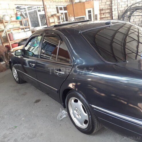 Mercedes E 240 1999, 342,000 km - 2.4 l - Zaqatala