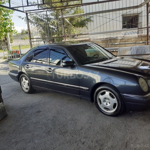 Mercedes E 240 1999, 342,000 km - 2.4 l - Zaqatala