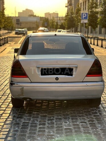 Mercedes C 220 1995, 320,000 km - 2.2 l - Bakı
