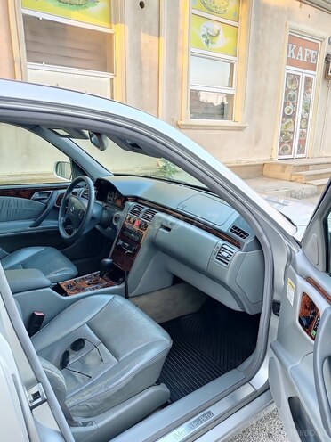 Mercedes E 320 1999, 339,000 km - 3.2 л - Sumqayıt