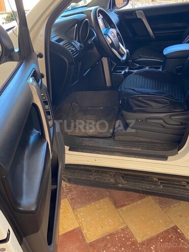Toyota Prado 2012, 100,000 km - 2.7 л - Tovuz