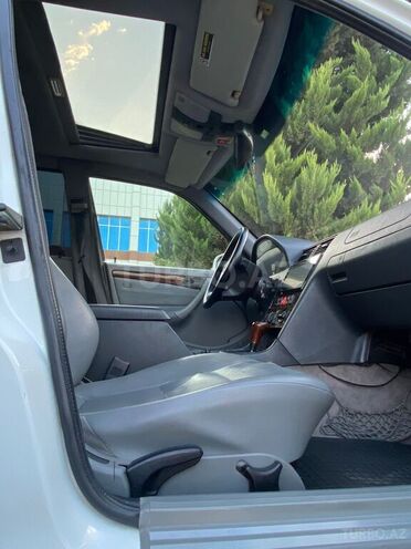 Mercedes C 230 2000, 310,000 km - 2.3 l - Saatlı