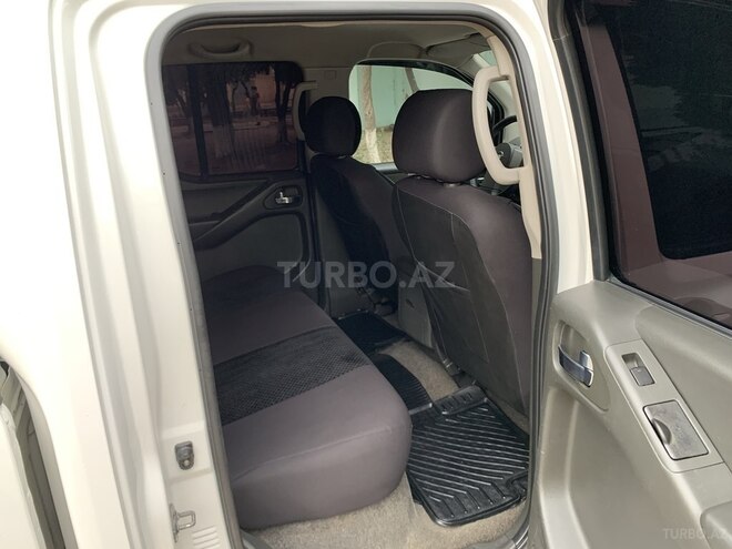 Nissan Navara 2015, 172,628 km - 2.5 l - Bakı