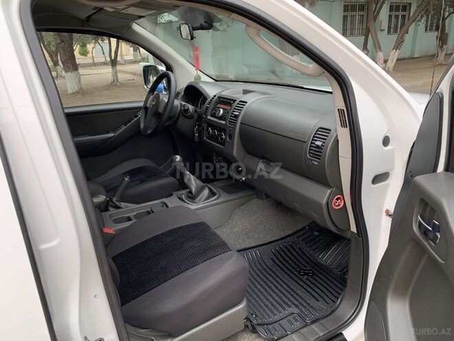 Nissan Navara 2015, 172,628 km - 2.5 l - Bakı