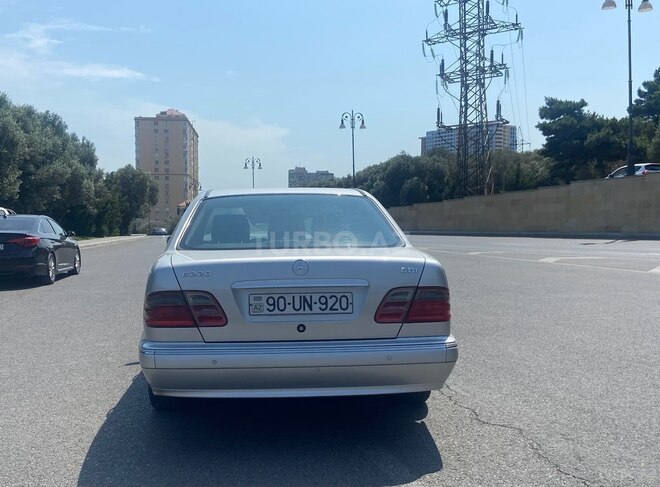 Mercedes E 220 2001, 482,000 km - 2.2 l - Bakı