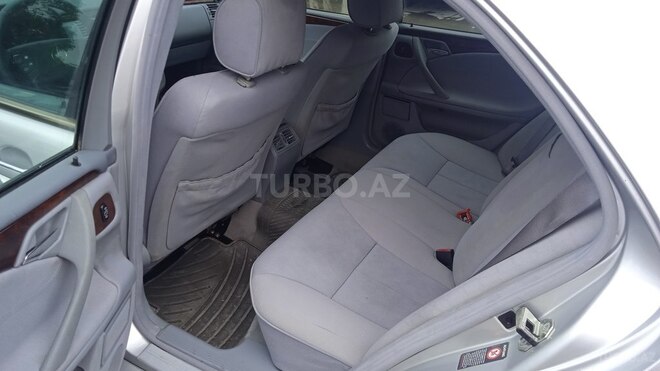 Mercedes E 270 2001, 405,000 km - 2.7 l - Bakı