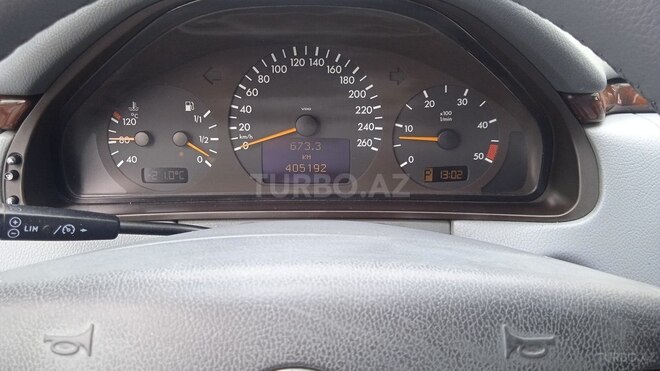 Mercedes E 270 2001, 405,000 km - 2.7 l - Bakı
