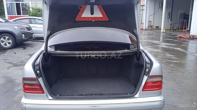 Mercedes E 270 2001, 405,000 km - 2.7 l - Bakı