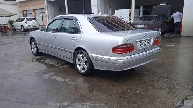 Mercedes E 270 2001, 405,000 km - 2.7 l - Bakı