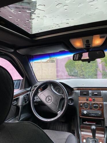 Mercedes E 230 1995, 426,000 km - 2.3 l - Bakı