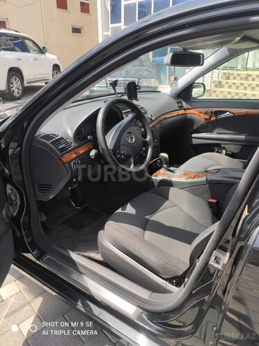Mercedes E 240 2004, 16,942 km - 2.6 l - Masallı