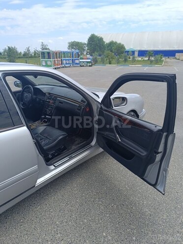 Mercedes E 220 1998, 449,000 km - 2.2 л - Sumqayıt