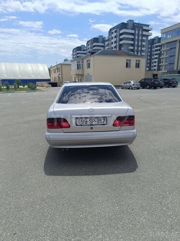 Mercedes E 220 1998, 449,000 km - 2.2 л - Sumqayıt