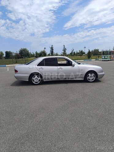 Mercedes E 220 1998, 449,000 km - 2.2 л - Sumqayıt