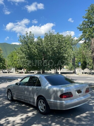 Mercedes E 220 2000, 298,000 km - 2.2 l - Şəki