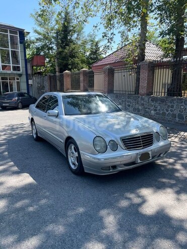 Mercedes E 220 2000, 298,000 km - 2.2 l - Şəki