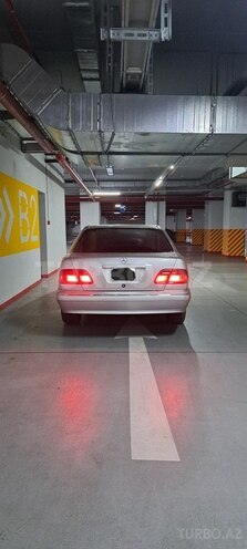 Mercedes E 220 2000, 298,000 km - 2.2 l - Şəki