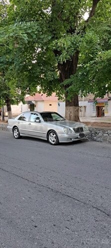 Mercedes E 220 2000, 298,000 km - 2.2 l - Şəki