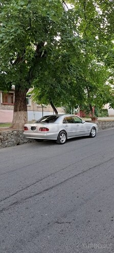 Mercedes E 220 2000, 298,000 km - 2.2 l - Şəki