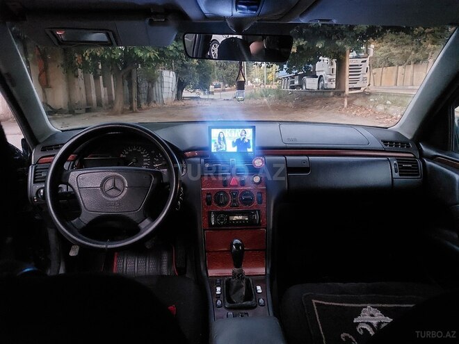 Mercedes E 200 1998, 328,000 km - 2.0 l - Bakı