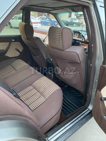 Mercedes E 290 1990, 232,000 km - 2.9 l - Gəncə