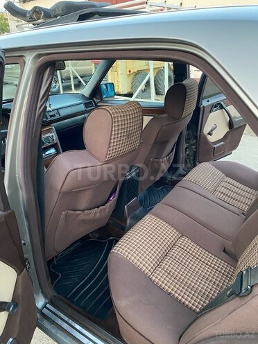 Mercedes E 290 1990, 232,000 km - 2.9 l - Gəncə