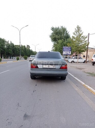 Mercedes E 250 1989, 300,000 km - 2.5 л - Beyləqan