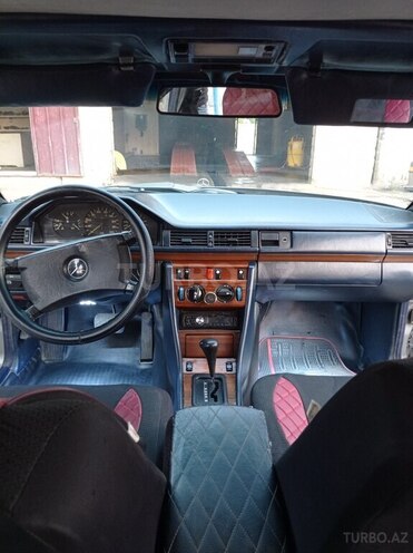 Mercedes E 250 1989, 300,000 km - 2.5 л - Beyləqan