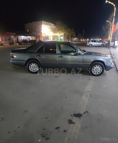 Mercedes E 250 1989, 300,000 km - 2.5 л - Beyləqan