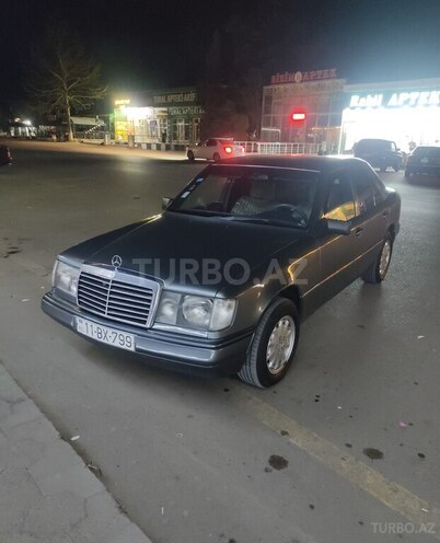 Mercedes E 250 1989, 300,000 km - 2.5 л - Beyləqan