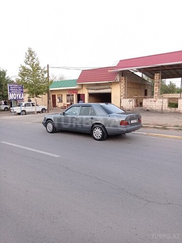 Mercedes E 250 1989, 300,000 km - 2.5 л - Beyləqan