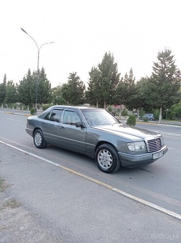 Mercedes E 250 1989, 300,000 km - 2.5 л - Beyləqan